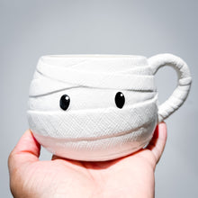Load image into Gallery viewer, Mummy Mug Candle